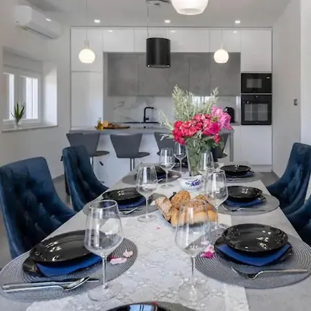 빌라 Stipea - Four Bedroom With Swimming Pool *