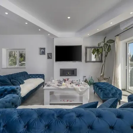 빌라 Stipea - Four Bedroom With Swimming Pool Sućuraj