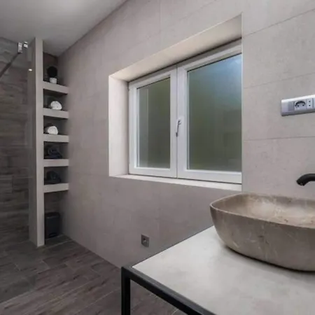 Stipea - Four Bedroom With Swimming Pool 빌라 *