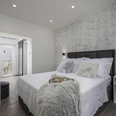 Villa Stipea - Four Bedroom With Swimming Pool Sucuraj