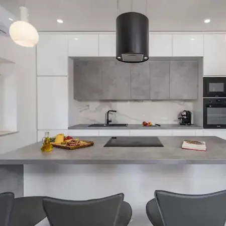 Stipea - Four Bedroom With Swimming Pool *