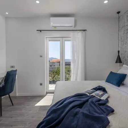 Stipea - Four Bedroom With Swimming Pool *