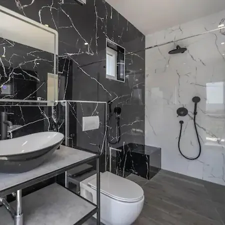 Stipea - Four Bedroom With Swimming Pool 빌라