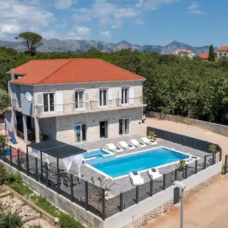 Villa Stipea - Four Bedroom With Swimming Pool *