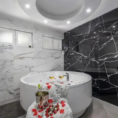 Stipea - Four Bedroom With Swimming Pool *