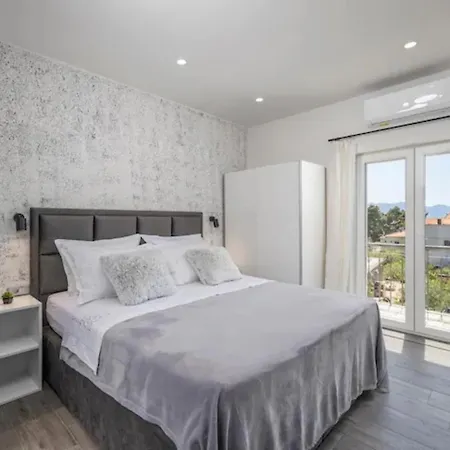 빌라 Stipea - Four Bedroom With Swimming Pool